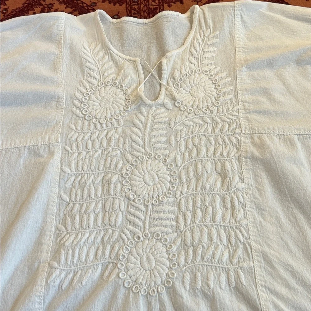 Women's White Embroidered Oaxacan V-Neck Blouse - Picture 2 of 6